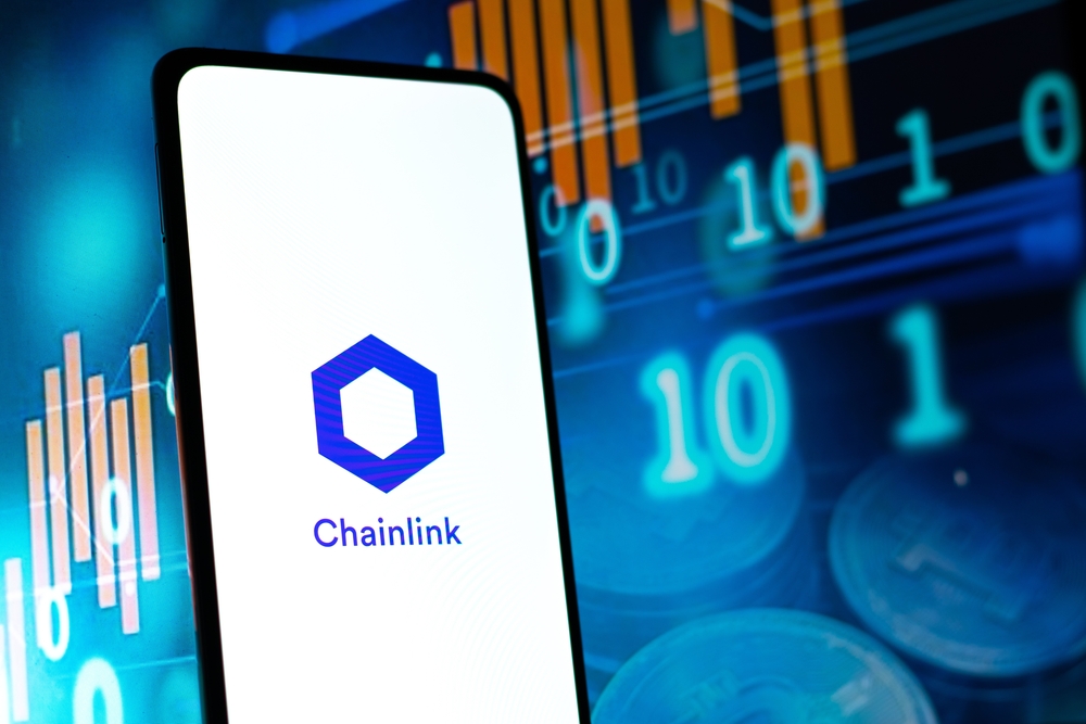 Stellar integrates Chainlink’s CCIP, fueling LINK’s 3.6% rebound and advancing real-world asset tokenization growth.