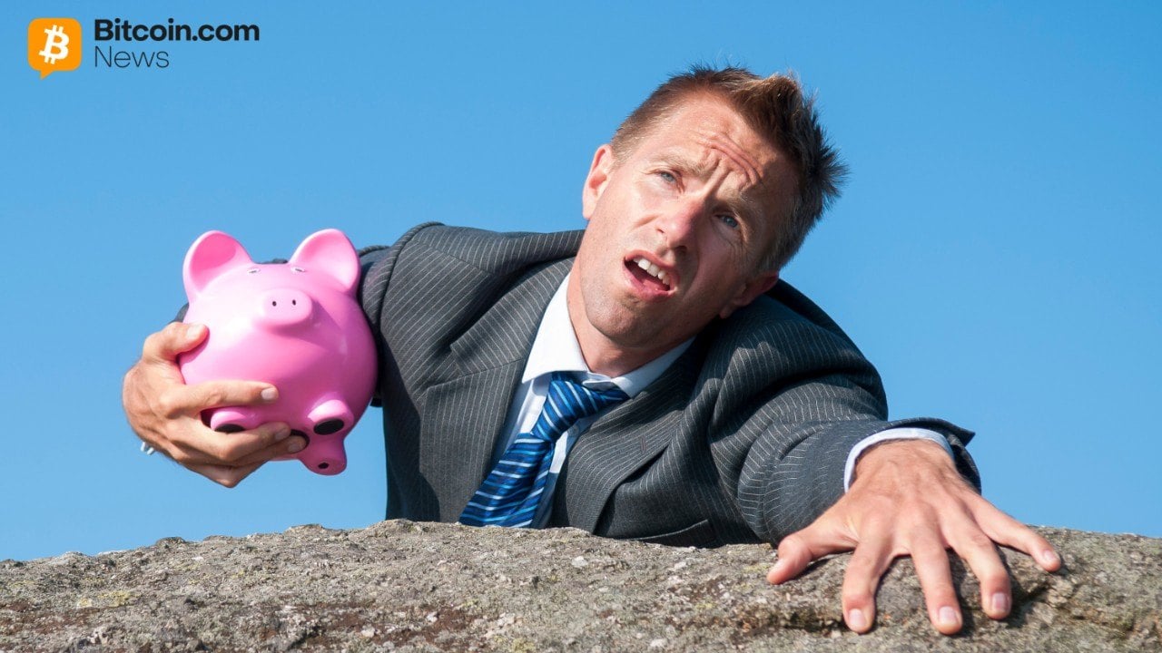 Michael Saylor’s Poll Shows Broad Hesitation to Sell Bitcoin During Sharp Decline