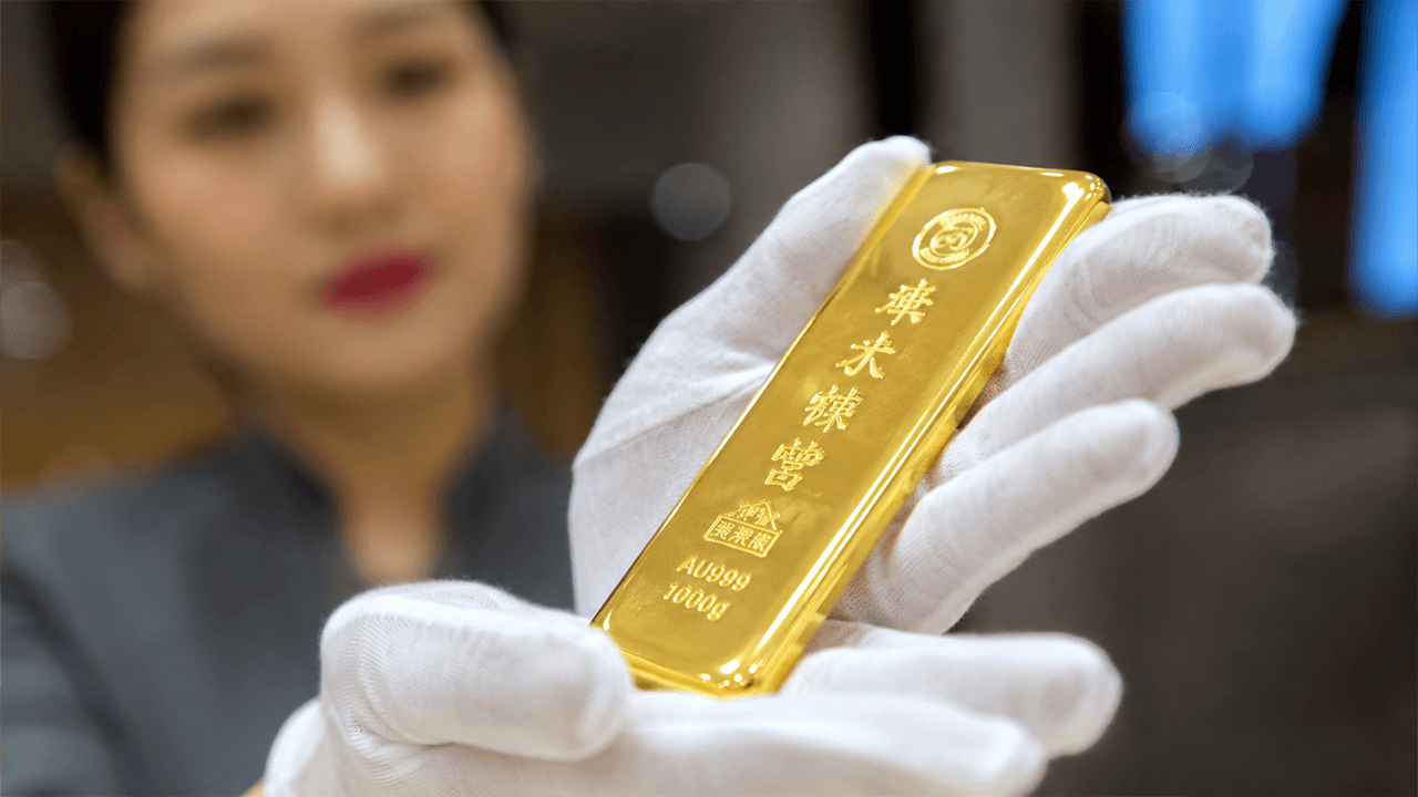 Gold Hits 2-Month High Above $4,400 as China Keeps Hoarding